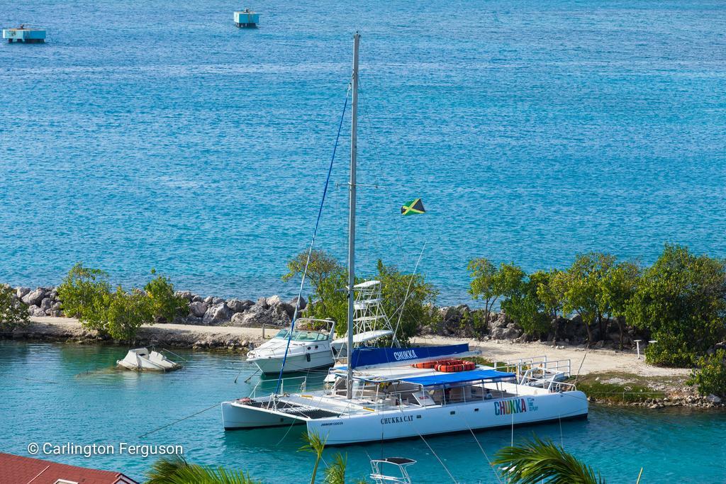 Turtle Towers Aparthotel Ocho Rios Exterior photo