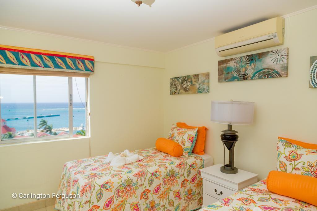 Turtle Towers Aparthotel Ocho Rios Exterior photo
